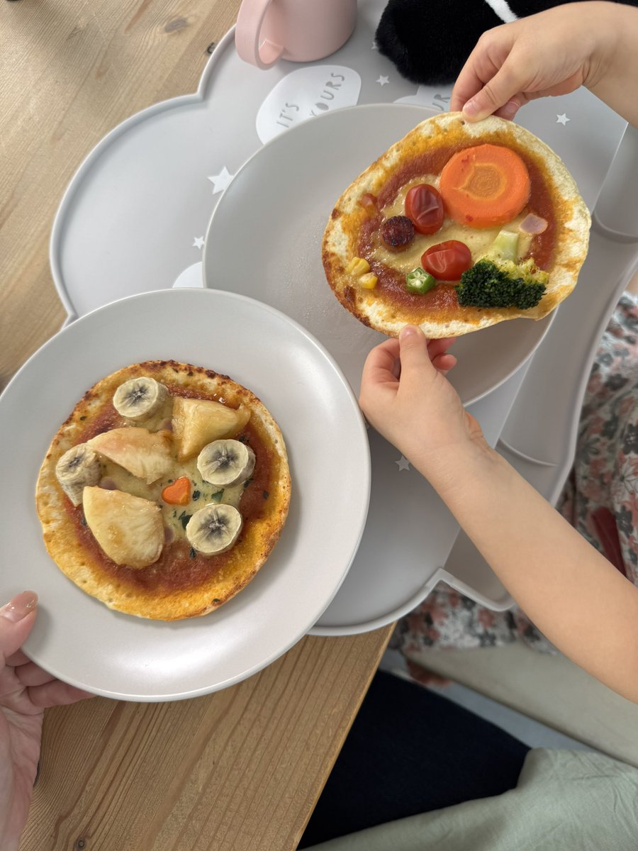 seiko1204's tweet photo. 誠子おねえさんとゆうりちゃん
モグモピザ トッピング対決？！

お子さんに優しい食品をお届けする、モグモさんのピザをふたりで一緒に作りました

かわいくておもしろい ゆうりちゃん。
ぜひ観てほしいです🙊🍕🩷

【▼モグモYouTube】
https://t.co/AmAVV1Gs3A https://t.co/ZDrQUn9x5j