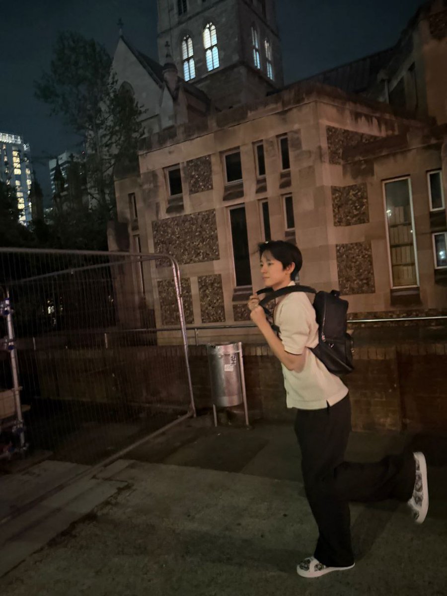 just strolling through the streets of london! even at night, this city has such a cool vibe. i was exploring a bit and stumbled upon this awesome building, the architecture here is seriously something else, much!