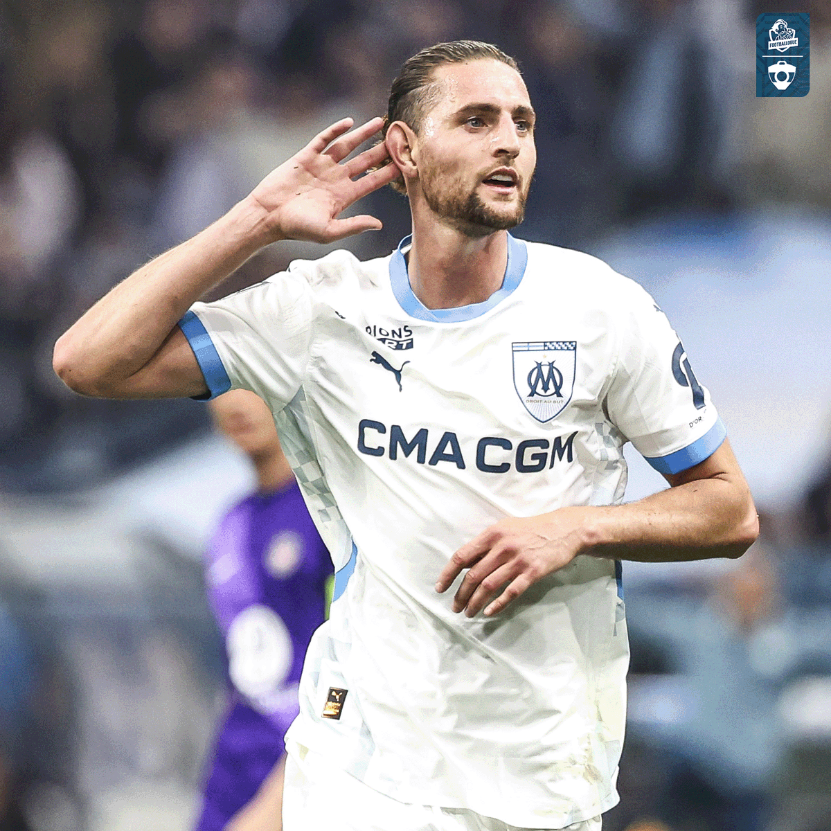 Footballogue's tweet photo. Le discours ultra pessimiste de ce supporter sur le rapport supporters - footballeurs... 🙄

"𝗘𝗡 𝗧𝗔𝗡𝗧 𝗤𝗨𝗘 𝗦𝗨𝗣𝗣𝗢𝗥𝗧𝗘𝗥, 𝗜𝗟 𝗡𝗘 𝗙𝗔𝗨𝗧 𝗣𝗟𝗨𝗦 𝗦'𝗔𝗧𝗧𝗔𝗖𝗛𝗘𝗥 𝗔𝗨𝗫 𝗝𝗢𝗨𝗘𝗨𝗥𝗦. ❌

Les joueurs ne voient que par le 𝗣𝗢𝗥𝗧𝗘𝗙𝗘𝗨𝗜𝗟𝗟𝗘 et leur carrière, ce qui est tout à fait normal. Ils sont joueurs pro, 𝗖'𝗘𝗦𝗧 𝗟𝗘𝗨𝗥 𝗠𝗘́𝗧𝗜𝗘𝗥. 

Ils ne réagissent pas comme nous, supporters. Eux, ils 𝗘𝗠𝗕𝗥𝗔𝗦𝗦𝗘𝗡𝗧 𝗟'𝗘́𝗖𝗨𝗦𝗦𝗢𝗡 d'un club à un autre, du jour au lendemain."

Vous partagez son avis ? 🤔

(RMC)