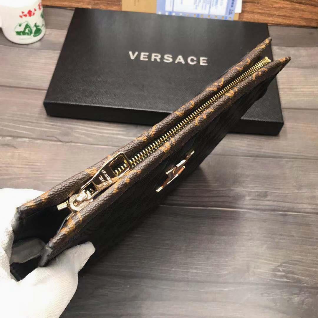 lrpobgxhop75429's tweet image. Luxury vibes for your OOTD? 
Bags, shoes, accessories—all replicas, all budget-friendly.
Elite Replica Fashion Luxury Replica Collection LuxuryStyle
Limited Edition DesignerDupes  Luxury Replica Collection