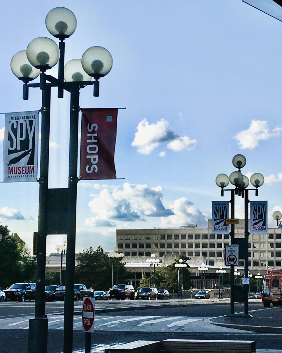 Divadisplaysinc's tweet image. 🚩 Make Your Message Stand Tall with Custom Pole Banners! 🚩

📞 Call us today at (301) 798-2717
🌐 Visit: divadisplays.com

#PoleBanners #OutdoorBranding #StreetGraphics #EventMarketing #RetailPromotion #VisualImpact #CustomSignage #HighQuality #FastService