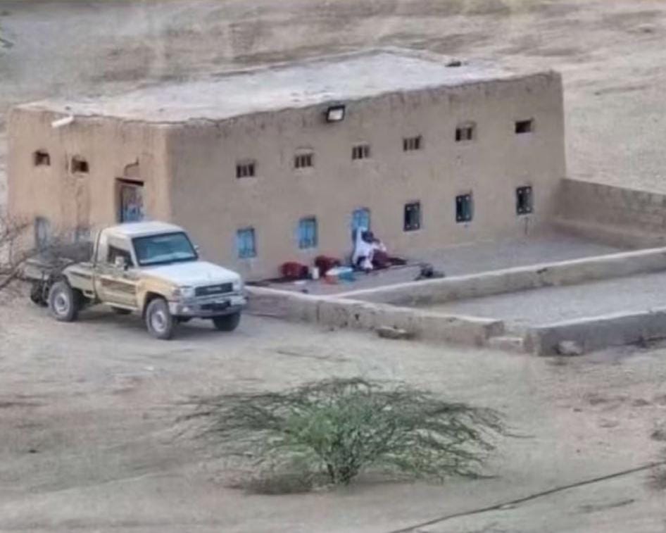 د.حمود بن عوض الحيسوني (@hamood2947) on Twitter photo #الخميس_الونيس #فضفضه_مشاعر
#محاكاة_الصوره
خلوني الحالي بعيدً عن الناس
مرتاح بالي في حياة البساطه
ما غرّني كثر الدراهم والإلماس
وشوفة زخاريف القصور و بلاطه
اسبح الله واحمده مذهب الباس
اخير من حكي البشر واختلاطه
<a href="/raja1400/">رجا عوض العتيبي</a> #الخميس_الونيس #فضفضه_مشاعر
#محاكاة_الصوره
خلوني الحالي بعيدً عن الناس
مرتاح بالي في حياة البساطه
ما غرّني كثر الدراهم والإلماس
وشوفة زخاريف القصور و بلاطه
اسبح الله واحمده مذهب الباس
اخير من حكي البشر واختلاطه
<a href="/raja1400/">رجا عوض العتيبي</a>