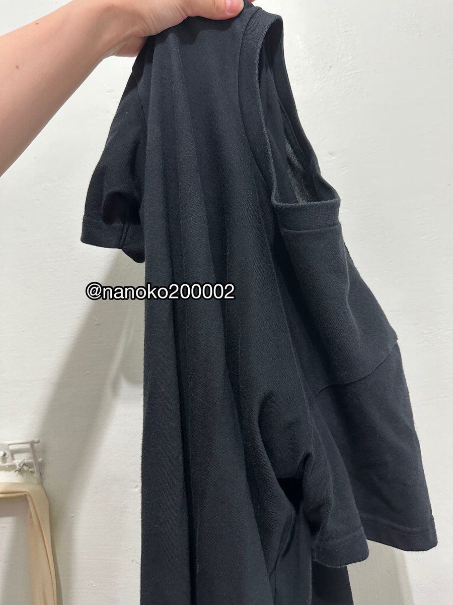 #售 #現貨 #原味汗衣 
今晚要更新就一次更新兩篇🤣

這件陪伴我7、8月大太陽下狂飆汗的上衣還在唷～
我洗澡時脫下衣服放在房間
差點被媽媽拿去洗
因為她說臭臭的😨

不可以啦～這是我累積的戰績汗水味餒💦

我會穿到月底 嘻嘻
趕緊私訊我帶走上衣！

#原味賣家 #蘿莉 #女王 #男奴 #聖水 #ATM奴 #汗臭味 https://t.co/yNLIGvcbua