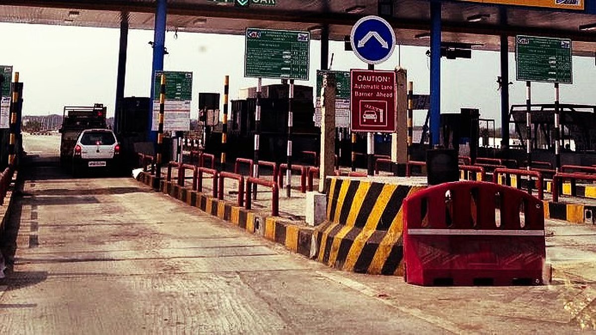 airnews_mumbai's tweet image. येत्या २३ ऑगस्ट ते ८ सप्टेंबर या कालावधीत गणेशोत्सवासाठी कोकणात जाणाऱ्या वाहनांना आणि एसटी बसेसना टोलमाफी देण्याचा उपमुख्यमंत्री @mieknathshinde यांचा निर्णय

#TollFree  #STbuses #Konkan #Ganeshotsav