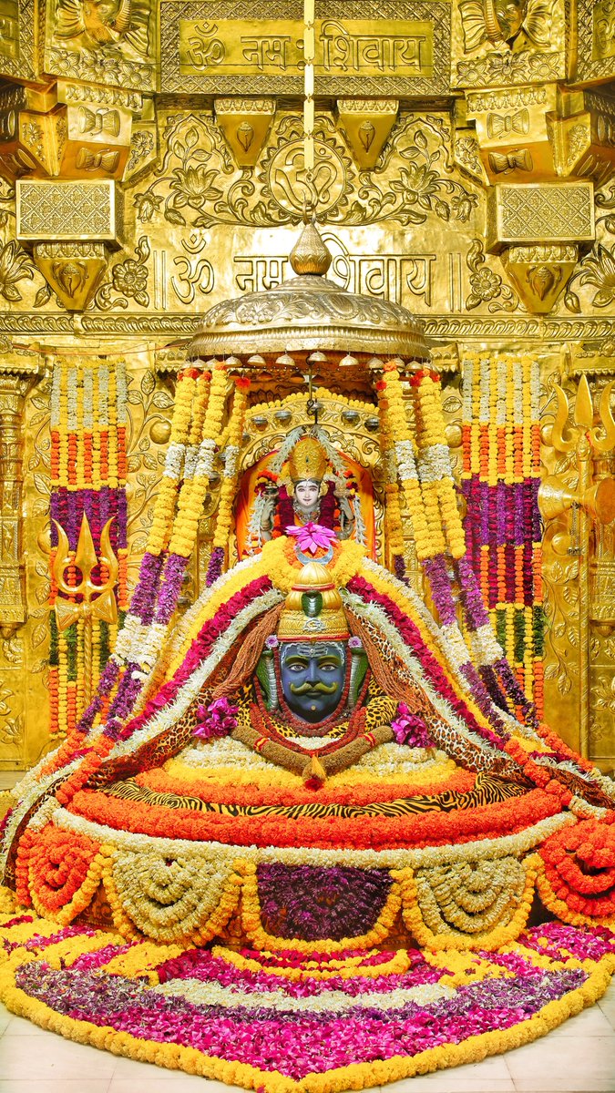 श्री सोमनाथ महादेव मंदिर,
प्रथम ज्योतिर्लिंग - गुजरात (सौराष्ट्र)
दिनांकः 21 अगस्त 2025,श्रावण कृष्ण त्रयोदशी (मासिक शिवरात्रि) - गुरुवार
महारुद्र दर्शन
08255032
#somnath #mahadev #shivji
#bhakti #somnathlivedarshan #somnathtemple