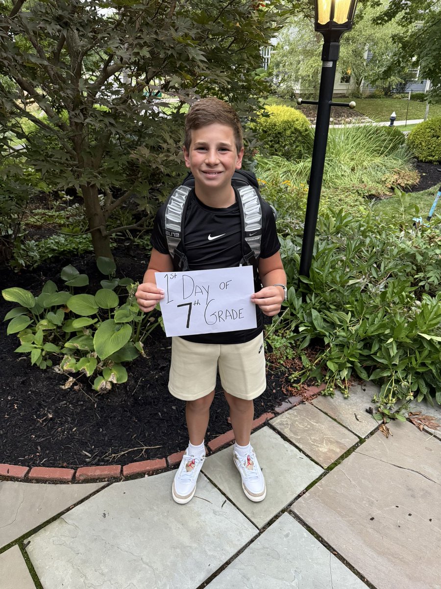 CoachJackson21's tweet photo. 7th &amp; 4th grade 🚀‼️#LetsGo #1stDayofSchool https://t.co/g6ViFmJU9E