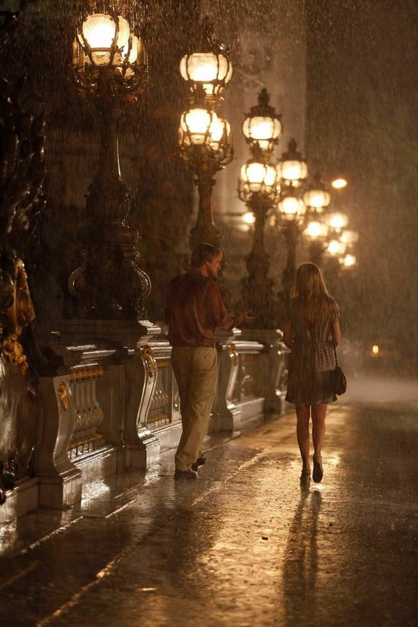 Midnight in Paris   ( 2011 ).
Woody Allen  🎥
