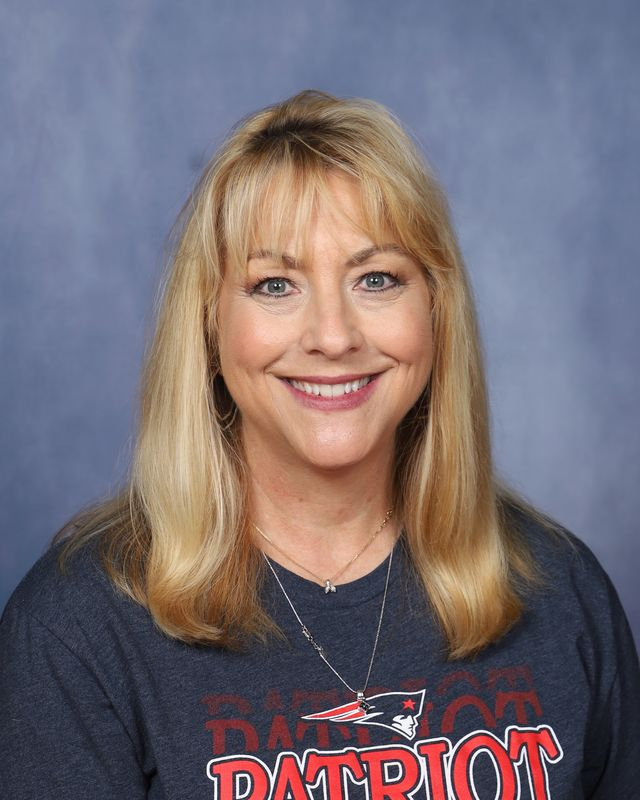 SEMSpats's tweet photo. Mrs. Pigford, our chorus teacher, has accepted the position of swim coach for Sullivan East Middle School! Congratulations Mrs. Pigford! https://t.co/zAMNHzc1vC