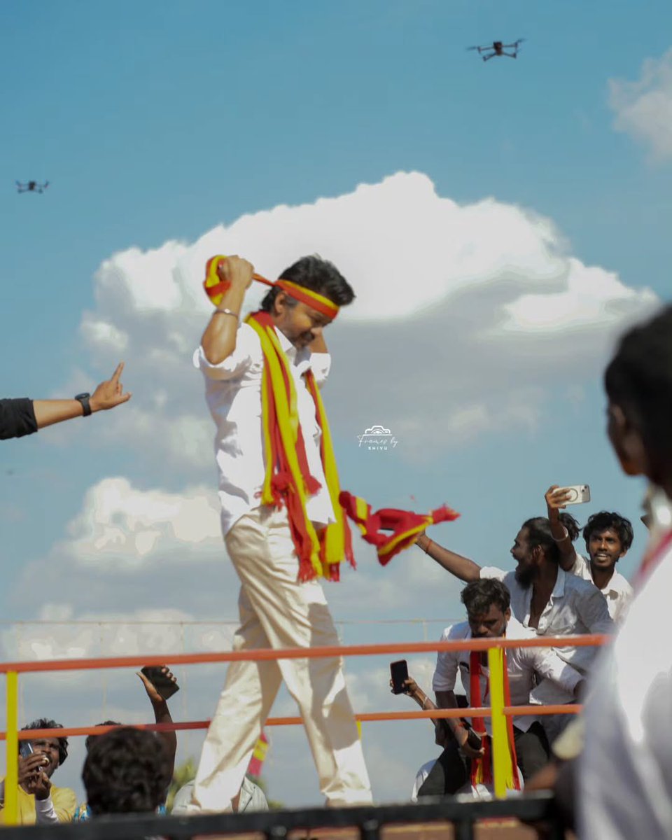 SuchitraKarthi5's tweet photo. EXCLUSIVE: UHD Clicks of our Thalapathy Vijay from the Madurai Maanadu. 

#TVKVijay #TVKVettriMaanadu @TVKVijayHQ @actorvijay https://t.co/g32sKoS9Og