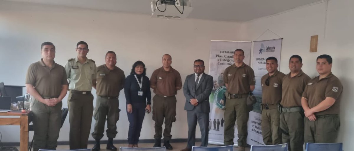 CarabArica's tweet photo. 📍 En la 3ra Comisaría de Arica, Carabineros #PACI de la #3ra y #4ta Comisaría se capacitaron en pertinencia cultural con la Defensoría Penal Publica.

Un paso más hacia un servicio cercano y respetuoso. ✨🇨🇱

#Carabinerosdetodos https://t.co/q1DBtyJm4B