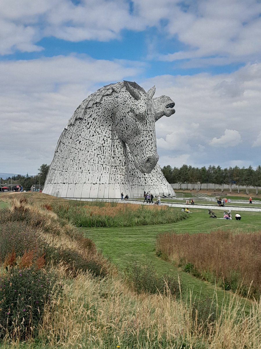 OorPatts's tweet image. This is becoming a habit. I will be here until 4.35 ish. Doodling wee wummin  and looking at #TheKelpies #Falkirk @HelixFalkirk