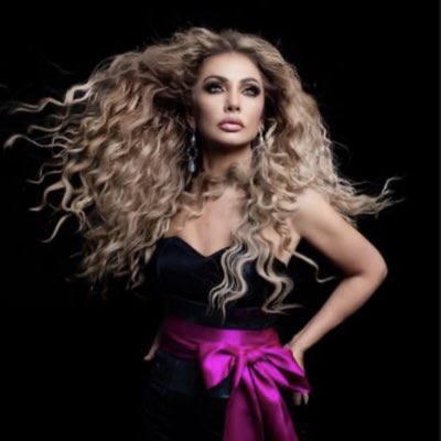 juanlpz732's tweet photo. Un gusto ver a @patynavidadof volando hacia nuevos proyectos y confrontar los problemas como la guerrera que es. Felicidades Paty por ser un ejemplo de un bello ser humano pero que también demuestra fortaleza cuando te quieren perjudicar. No le demos voz a la maldad #ApoyoaPaty https://t.co/Kz0WfBb8fI