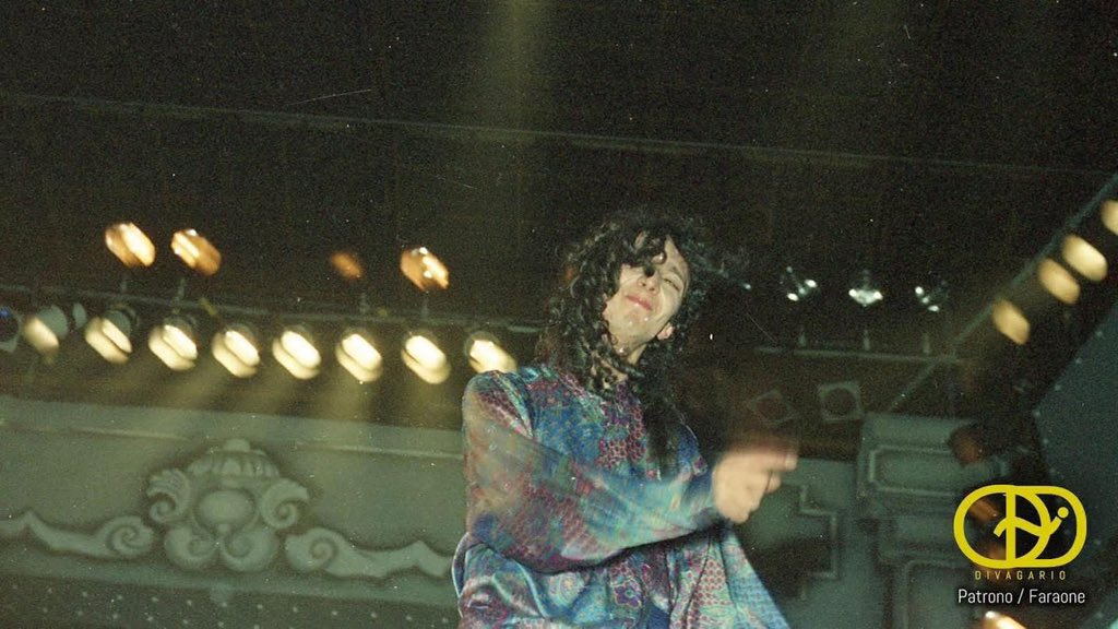 Un día como hoy, del año 1987, <a href="/FitoPaezMusica/">Fito Paez</a> presentó “Ciudad de pobres corazones” en el Estadio Obras Sanitarias de Buenos Aires con un invitado de lujo: Luis Alberto Spinetta
⠀
📸 Divagario⠀