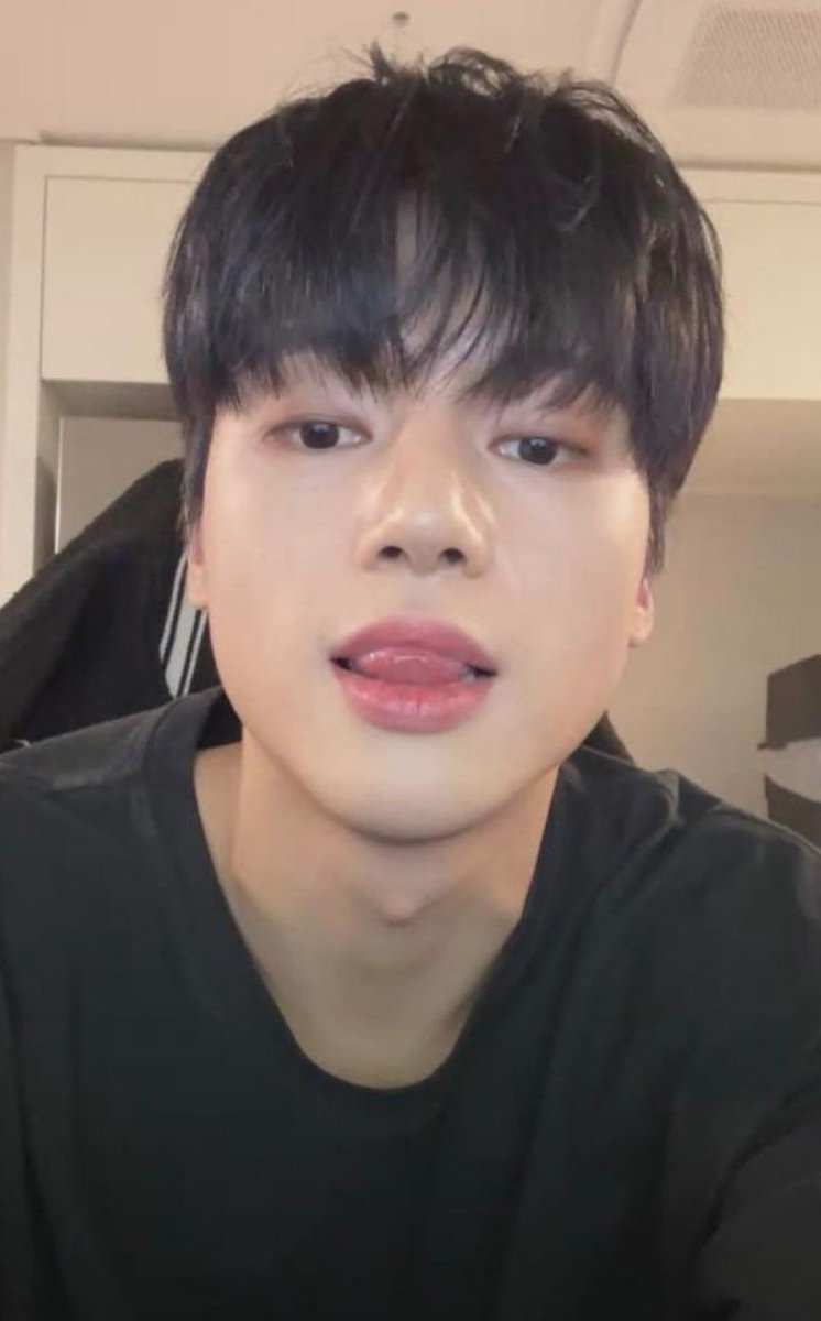 t8paz's tweet photo. gamer gf and her pretty bf 𐙚 ‧₊˚♡

#AtinySelcaDay #ATSD #Wooyoung #ATEEZ #우영 @ATEEZofficial https://t.co/E5rxJlJ9Ci