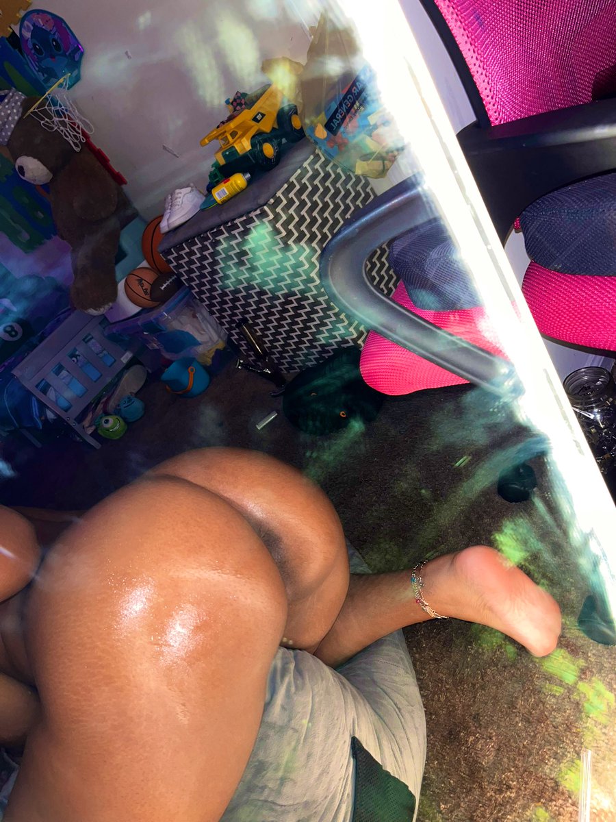 sheso5_'s tweet photo. 💋💋💋💋😽 I just want my lips licked 😩 WATAAA💦 both of them lol #viralvideo https://t.co/bMXILbxRBf