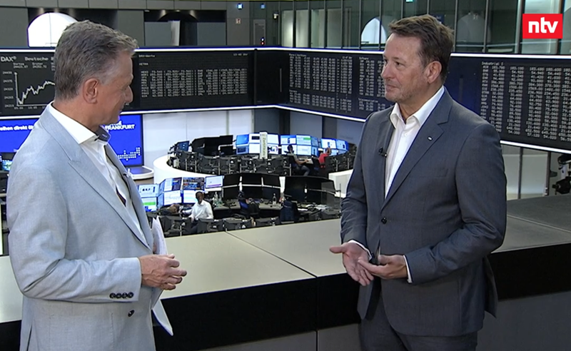 JaenschHartmut's tweet photo. KI-Aktien: Wo und wie einsteigen? Im  „Geldanlage-Check“ mit @ntvde Moderator  @RaimundBrichta  analysieren wir:

⚖️:🔍 Substanz vs. Hype
🧠📈Nachhaltige Bewertung durch #KI
🎯die  richtige Aktienstrategie jetzt 

Meine Einschätzung im Video: 👉 https://t.co/E9dF4fLVXz

#boerse https://t.co/6cE0j6qWcS