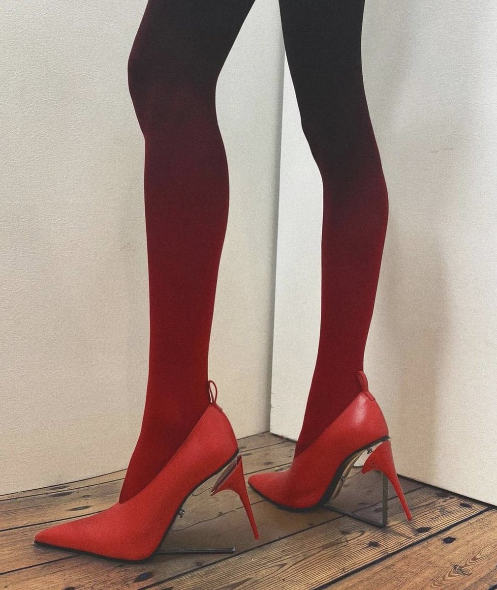 LaModeUnknown's tweet photo. The ‘Broken Heels’ by ✨Robert Wun✨ Spring/Summer 2023 Couture. 🪡 https://t.co/41lOig8aSb