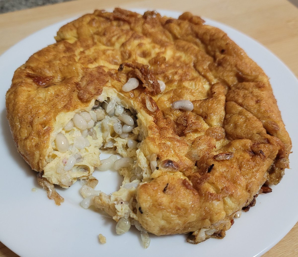 ไข่เจียวปูก็อยากกินแต่ไข่เจียวไข่มดแดงถ้าไม่ใช่ฤดูของมันจานละ4000พันก็ไม่มีขายนะคะ😋