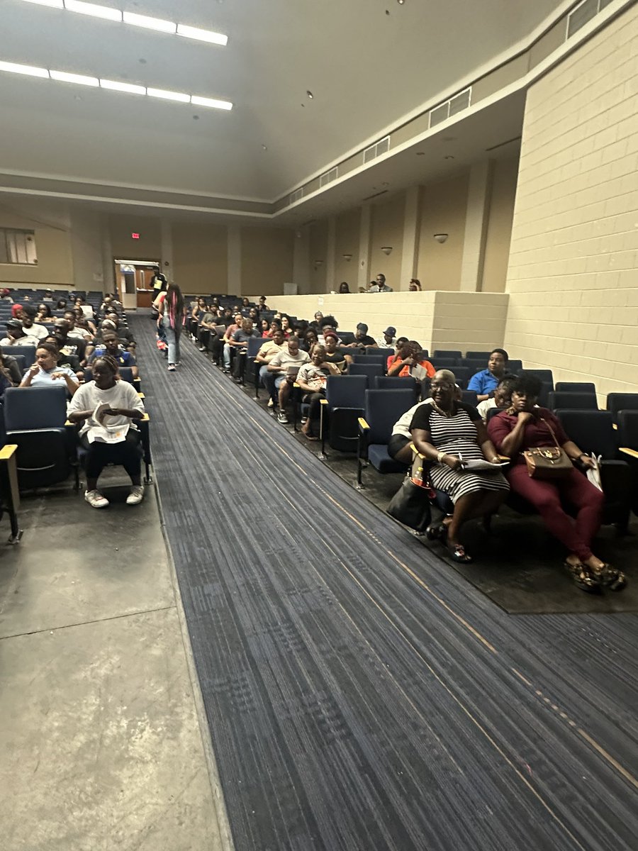 SWPatriots's tweet photo. What a successful Annual Title I meeting and Senior Parent meeting!  Thank you parents for your support in your scholar and our collective community. #Southwestblessed #EverdayUbuntu #MosaicaView #Sawubona https://t.co/C0zJyC5ghR