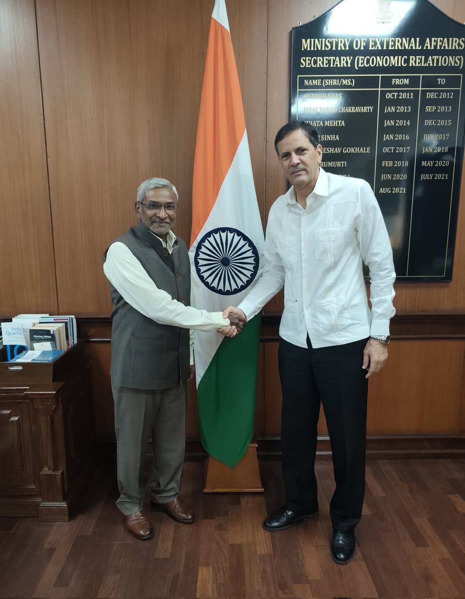 I met with Mr. Dammu Ravi, Deputy Minister for Economic Relations at the Indian Foreign Ministry. We exchanged views on the current situation and perspectives on the bilateral ties with #Cuba, to which he has contributed with his ongoing support.