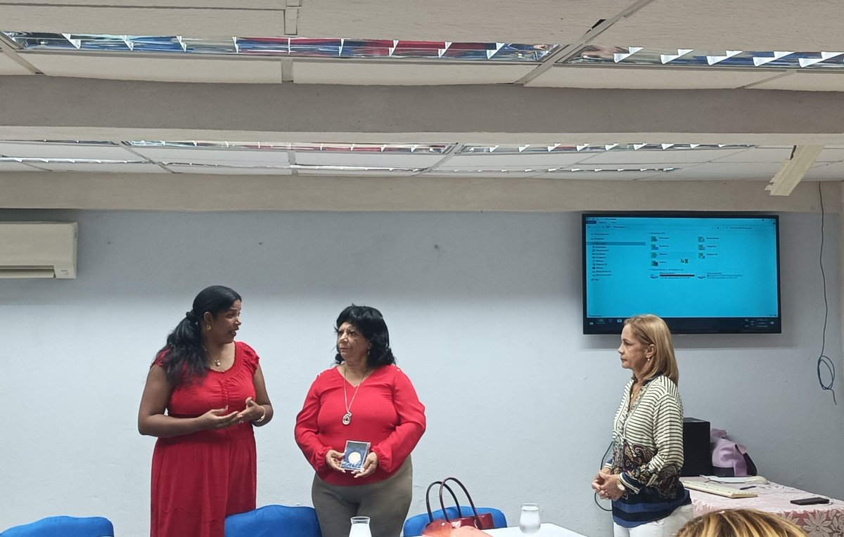 La asamblea del Poder Popular reconoce a la Dirección General de Educación  con el sello 510 Aniversario por el trabajo desarrollado ,por su apoyo incondicional a todas las tareas del Gobierno y el Partido en el territorio.<a href="/MozoYamira13045/">Yamira Diaz Mozo</a> <a href="/NorkaColas90538/">Nelvis Norka Colas</a>