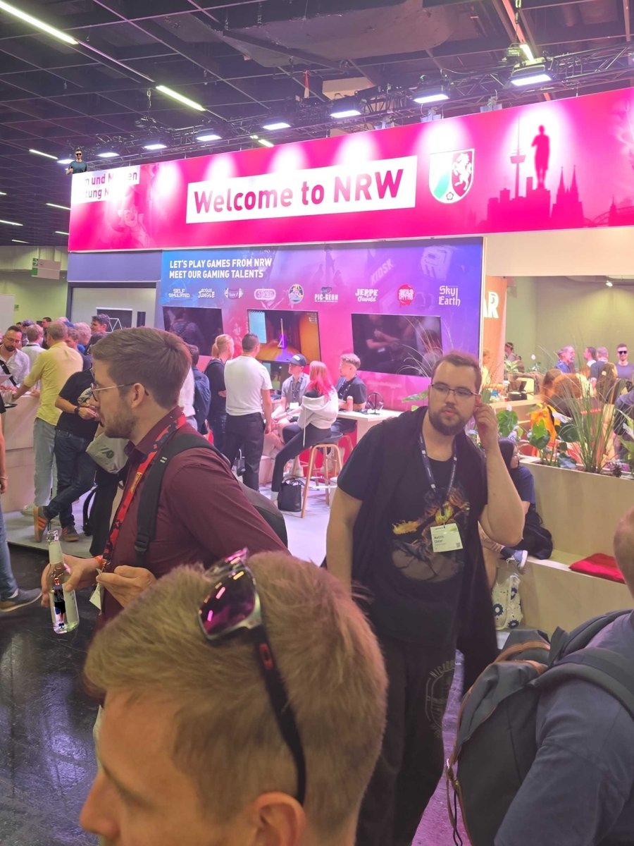 It's Day 2 of <a href="/gamescom/">gamescom</a>, but we've lost Scott AGAIN! 🤦

There are 5 Scotts in this picture, can you spot them all so we can find him?
(We'll post the answers tomorrow!)