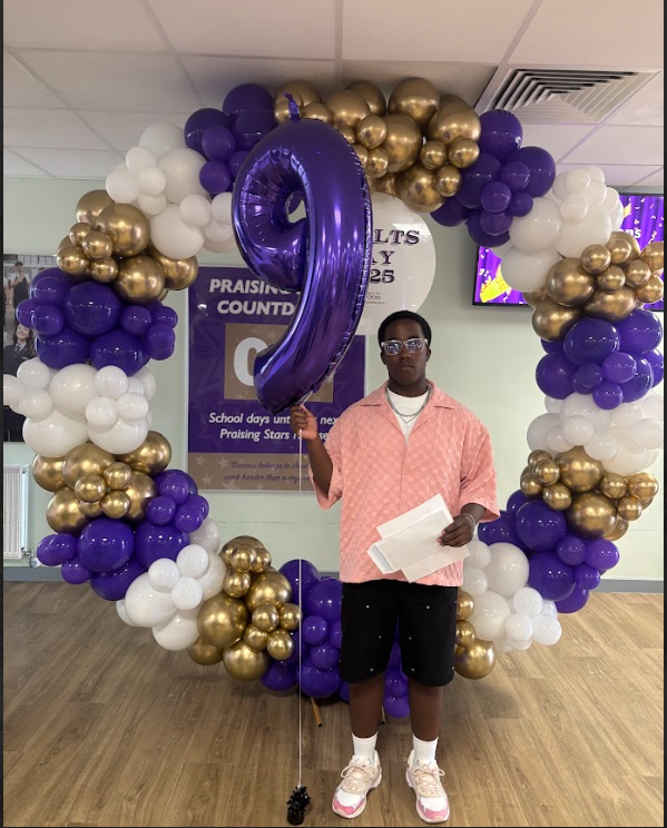 OAHemsworth's tweet photo. 🎉💜We have had a fantastic morning celebrating the amazing GCSE results of our Year 11 students!🎉💜
We are so proud of you all and wish you all every sucess in your next steps for the future.
#ResultsDay2025 #TeamHemsworth https://t.co/UDEjJYOO7a