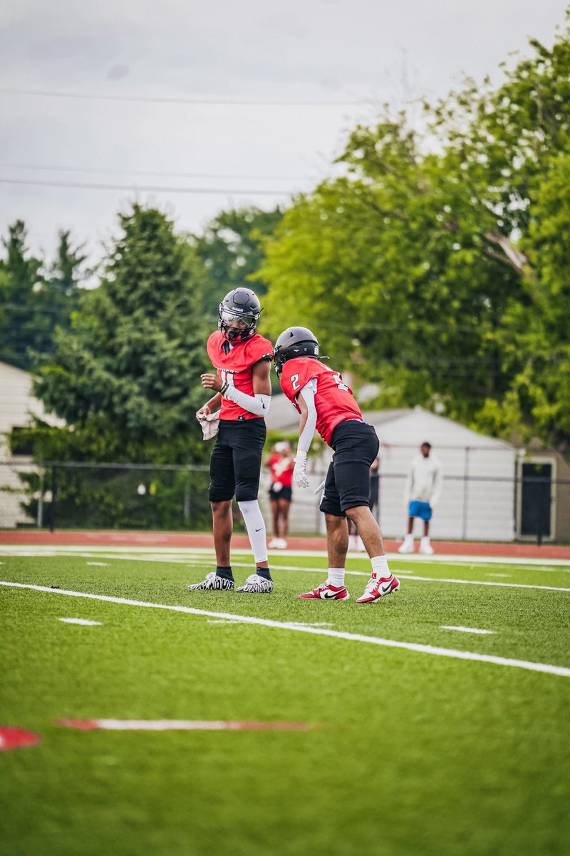 I am thankful for god giving me the ability to play the sport i love <a href="/RVille_Football/">Roseville Football</a> #ThankfulThursday