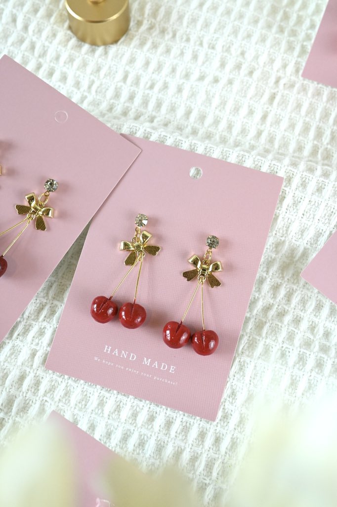 Flowerresin's tweet photo. SHP Lot No.22-03🍒ต่างหูดินปั้นญี่ปุ่นรุ่นเชอร์รี่สีแดงสว่าง 🍒พร้อมส่งแบบเจาะ 2 คู่

ราคา : 350 ฿
วัสดุ : ก้านโลหะผสมชุบสี nikkle free
ขนาด :  ยาว 4 ซม

EMS : 50฿

#เครื่องประดับ #ต่างหู #ของขวัญ #clayart #jewelry #งานแฮนด์เมด #ดินปั้น #accessories #桜 #fruit #ผลไม้ #handmade https://t.co/OHOmSoLdlr