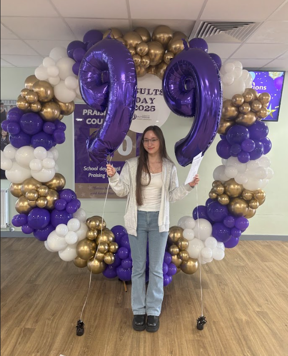 OAHemsworth's tweet photo. 🎉💜We have had a fantastic morning celebrating the amazing GCSE results of our Year 11 students!🎉💜
We are so proud of you all and wish you all every sucess in your next steps for the future.
#ResultsDay2025 #TeamHemsworth https://t.co/UDEjJYOO7a