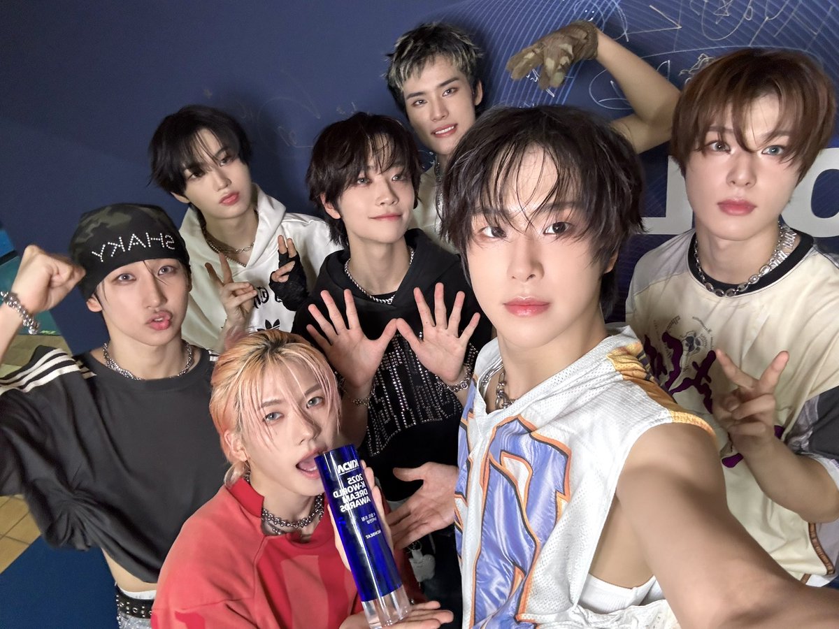 NewBeat_twt's tweet photo. [📸] 

250821 2025 K-WORLD DREAM AWARDS 종료

팬분들과 함께 받은 K 월드 드림 뉴비전상💙
오늘은 뉴비트도 팬분들도 모두가 주인공˚˚ʚ♡ɞ˚˚

#NEWBEAT #NBT #뉴비트
#Cappuccino #카푸치노
#케이월드드림어워즈 #kworlddreamawards
#2025KWDA #KWDA https://t.co/wiYG8KiHiR