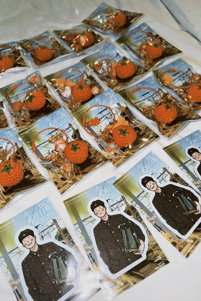 Freebies for tomorrow’s <a href="/BOGUMMY/">박보검</a> ‘s fanmeeting. Open for trades pero on the spot lang po kasi wala nakong time maghanap🥹😭 See you all tomorrow!
🍊🍊🩵🩵

#PARKBOGUM #박보검 #BEWITHYOU #BEWITHYOUMANILA