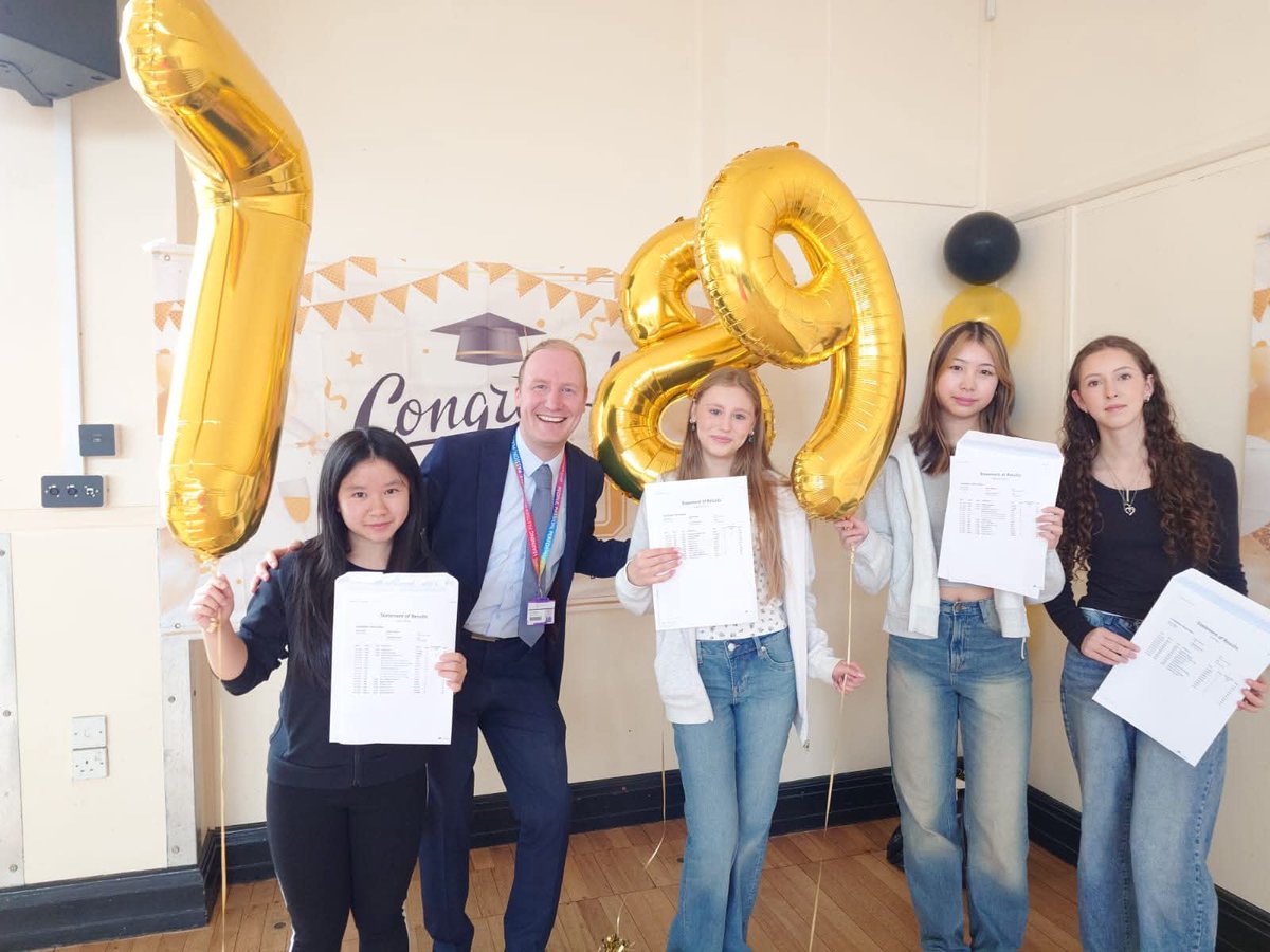 CreweNub's tweet image. GCSE RESULTS DAY 2025 LIVE: CREWE SCHOOL CELEBRATES BEST GRADES IN HISTORY. 🌟

(Follow our live blog as more results come in). 👇

crewe.nub.news/news/local-new…