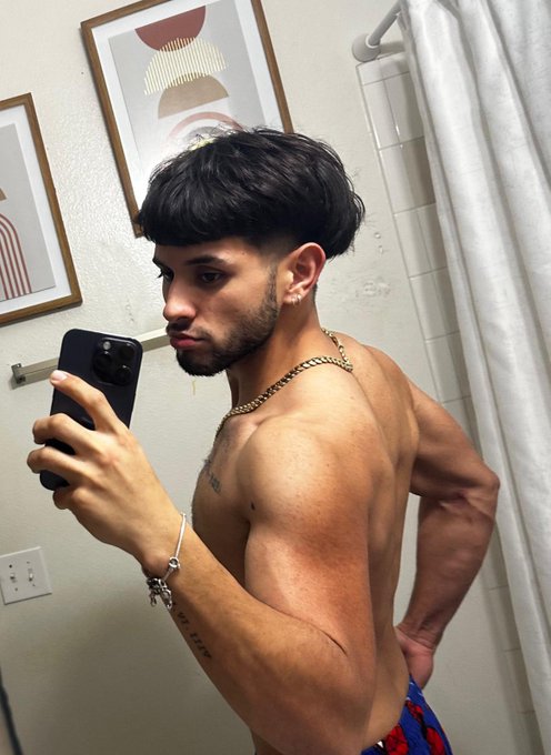 Watch polansky's leaked NSFW photo on TwXstars