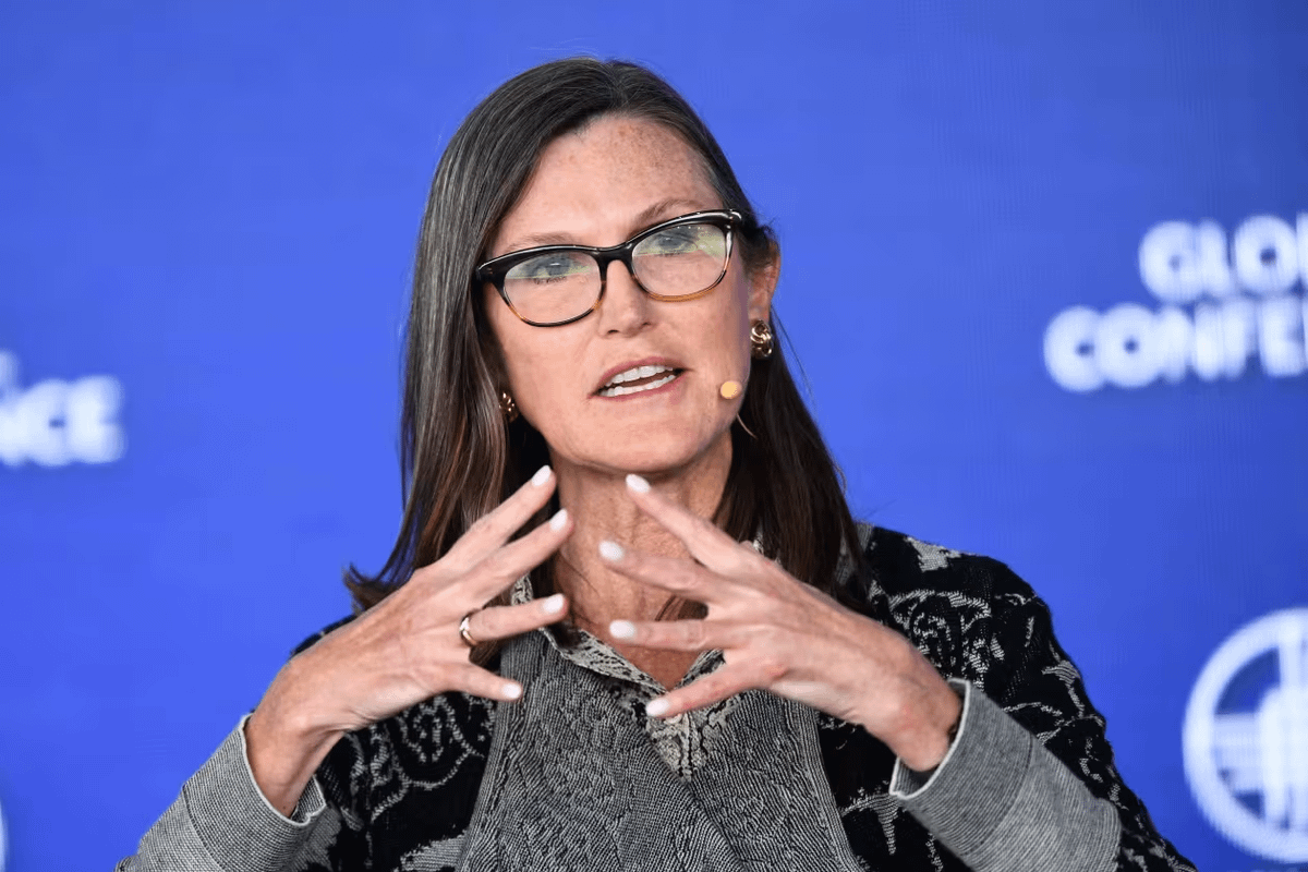 Cathie Wood just made the boldest prediction of her career on DOAC:

“These 5 industries will grow by 5000% and create the largest wealth transfer in human history.”

Trillions will go to a tiny group of people.

Here’s who gets rich—and how you can capitalize: 🧵