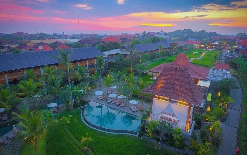 RoomerTravel's tweet image. 🔥 50% OFF Bali escape 🌴 Aug 26–30 at Alaya Resort Ubud — poolside coconuts, dreamy spa &amp;amp; rice-field views. If someone’s living paradise for half price… why not you? 🍹👇 #5starresort #breakfastincluded Share with a friend you would take here. Link to deal below!