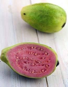 Aajkal pink peru (amrood) miltey hi nahin market mein! 🤷🏻‍♂️