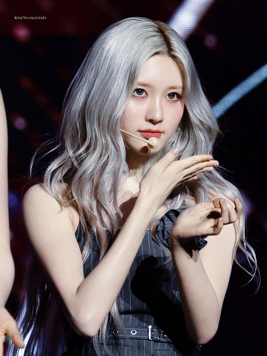 250821 KWDA

💎

#아이브 #IVE #가을 #김가을 
#GAEUL #ガウル #秋天