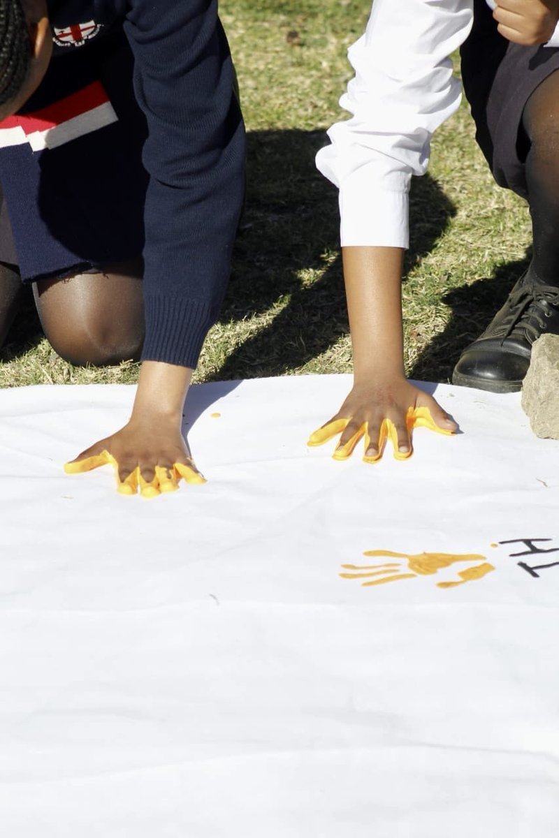 QueensCollegeEC's tweet image. Make your mark for R10! 🖐🏽

Visit the collection box for donations to the Thuthuzela Care Centre &amp;amp; Hands of Compassion Soup Kitchen (toiletries, pre-loved clothes and blankets, non-perishable foods, etc.) at the Astro today and Rec tomorrow!

#handsthathelp #QCagainstGBV Week! 🧡