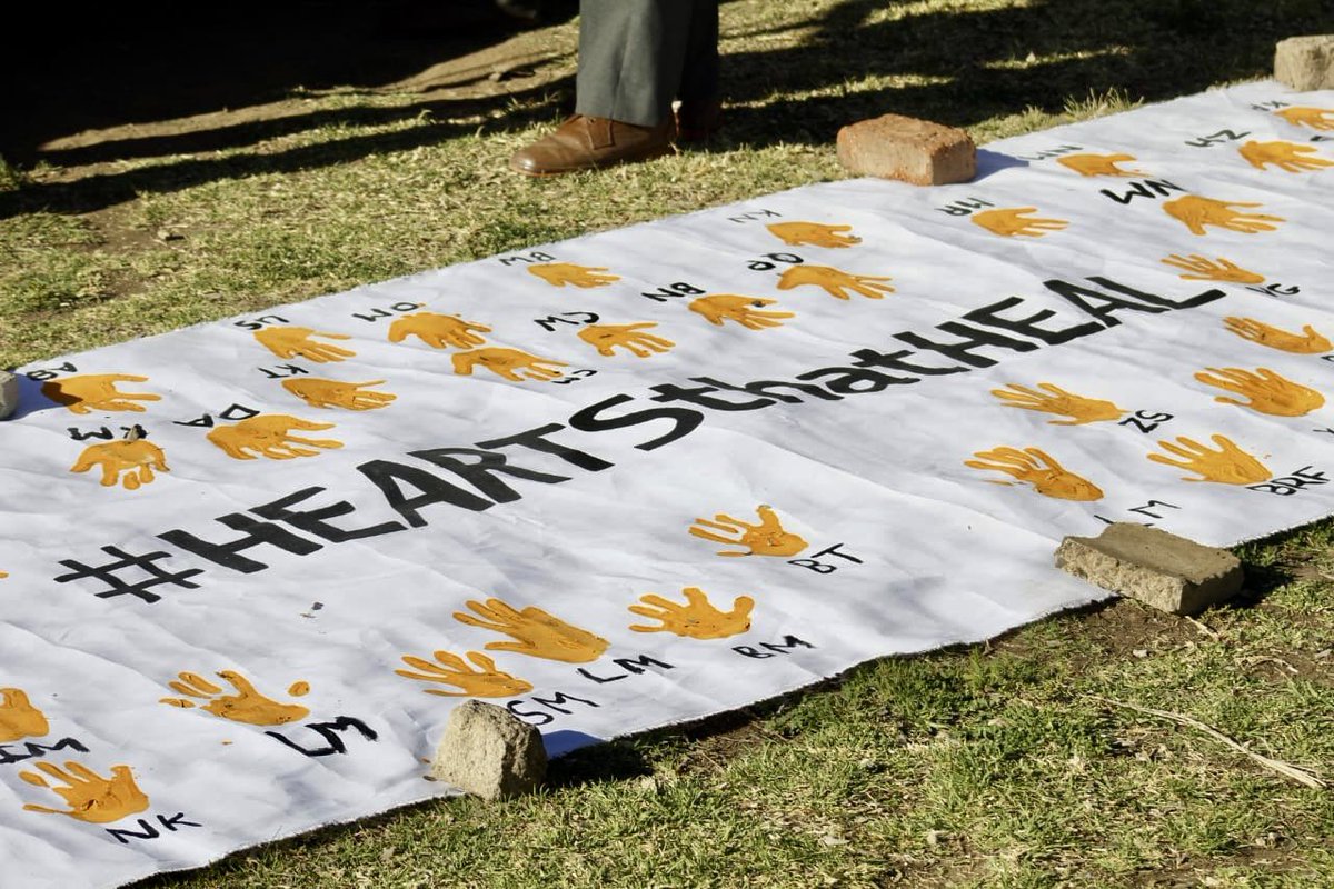 QueensCollegeEC's tweet image. Make your mark for R10! 🖐🏽

Visit the collection box for donations to the Thuthuzela Care Centre &amp;amp; Hands of Compassion Soup Kitchen (toiletries, pre-loved clothes and blankets, non-perishable foods, etc.) at the Astro today and Rec tomorrow!

#handsthathelp #QCagainstGBV Week! 🧡