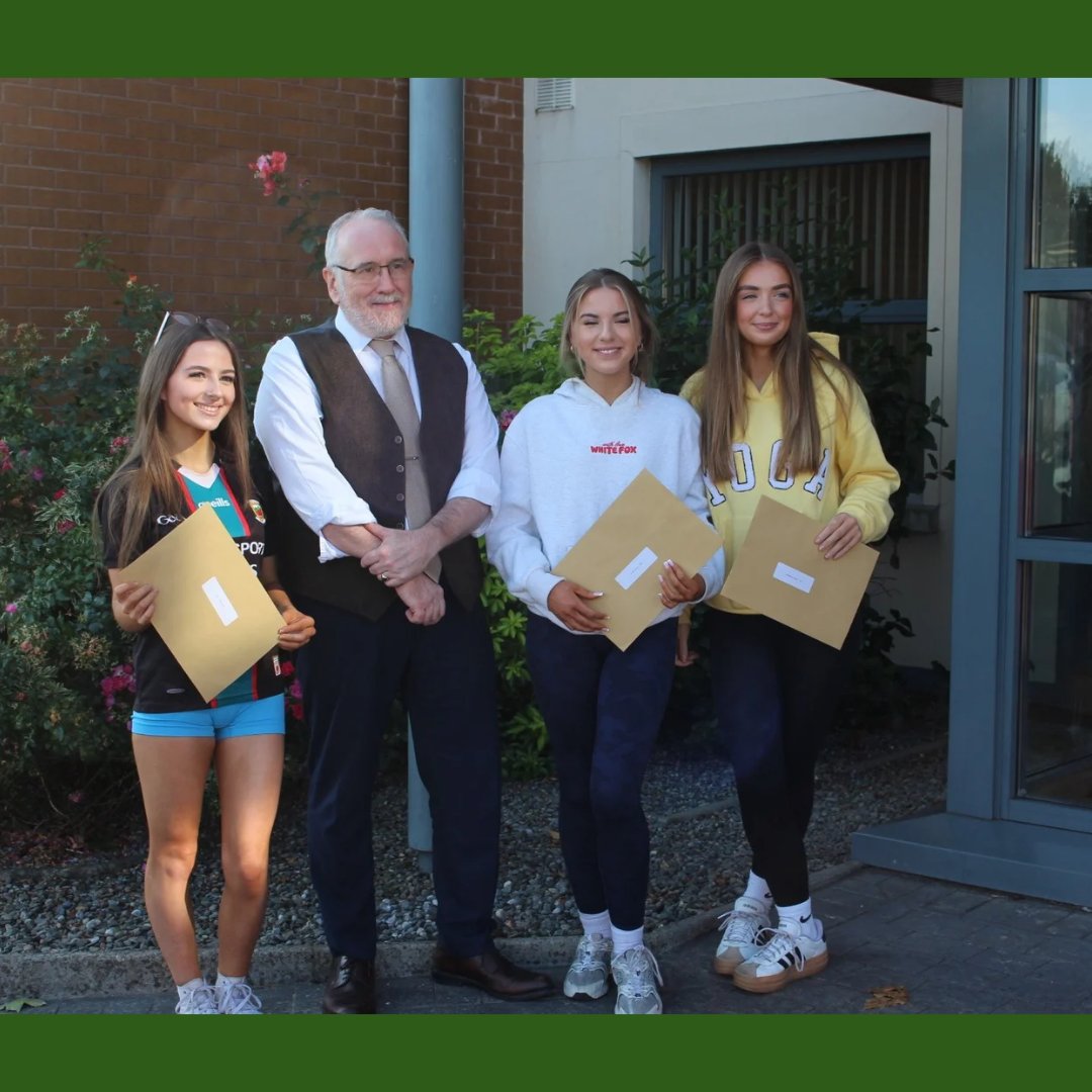 There were smiles all round for our Yr 12 GCSE students and Yr 11's receiving their module results this morning. With 97.4% students achieving A* - C in 7 or more subjects and 48 pupils achieving A*/A in 9 or more subjects at GCSE they should be justifiably proud! 👏👏👏💚💛