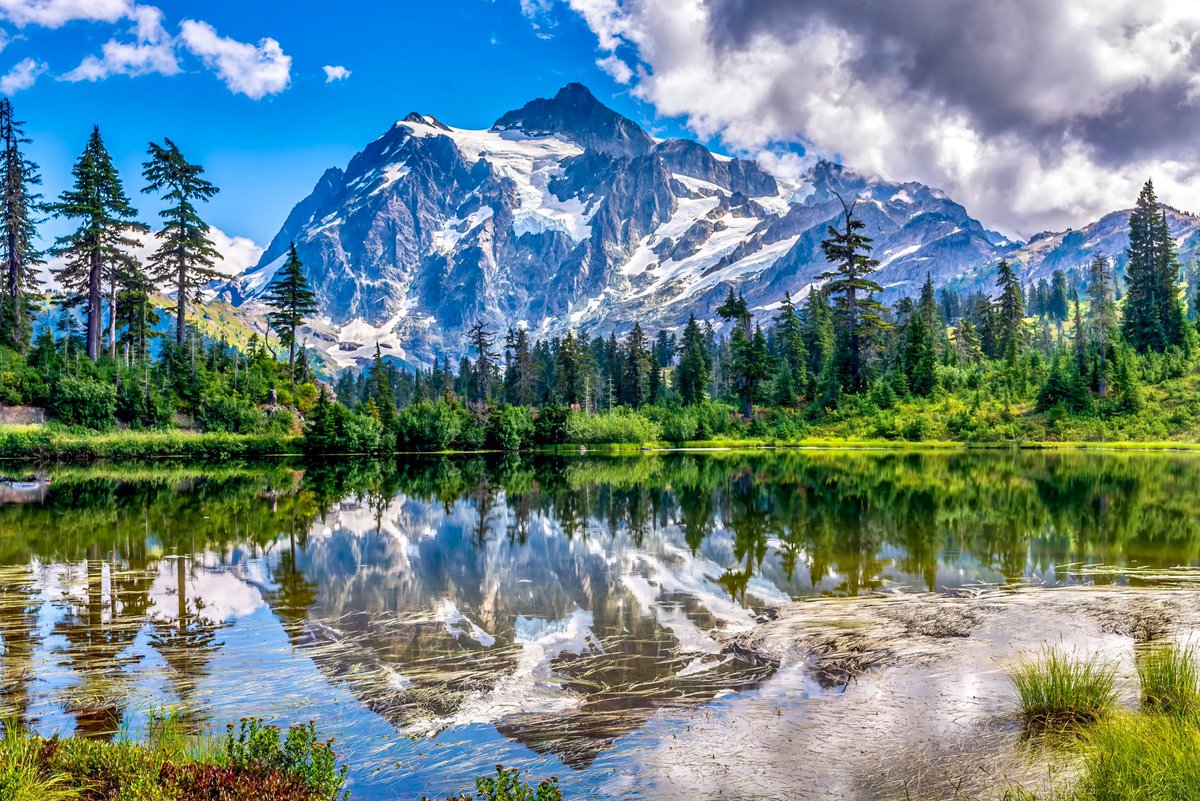 The great Mount Shuksan, Washington 🇺🇸 captured by Crowd member PhotosbyChad, and judged winner of our recent “Mountains with Water” contest, created and judged by Rob Abel. 🏆 

photocrowd.com/photo-competit…