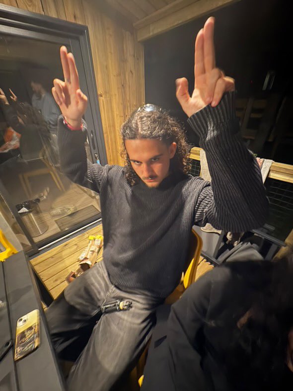 « MON NOM À VENDRE » DISPONIBLE PARTOUT CE SOIR À MINUIT
PROD + REC KAYCE
MIX + MASTER <a href="/JeuneOBSRVTR/">JEUNE OBSERVATEUR 👁️</a> 
COVER <a href="/maxencefee/">M FÉE</a>