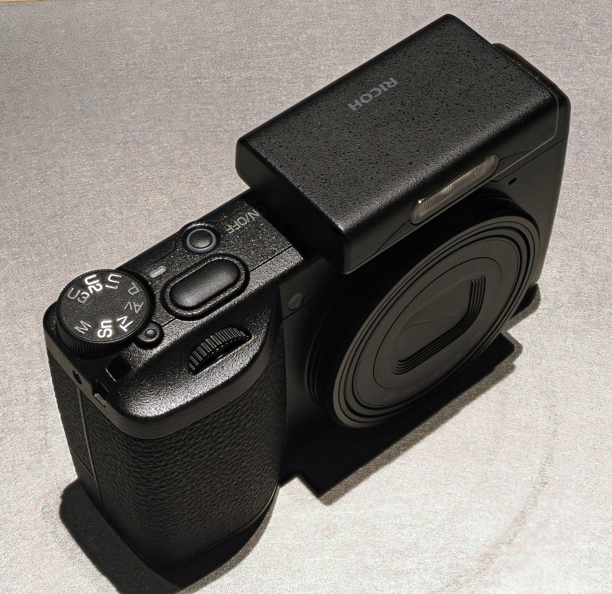 リコー RICOH 小型フラッシュ GF-2 争奪戦必至】6年半ぶり待望の新作