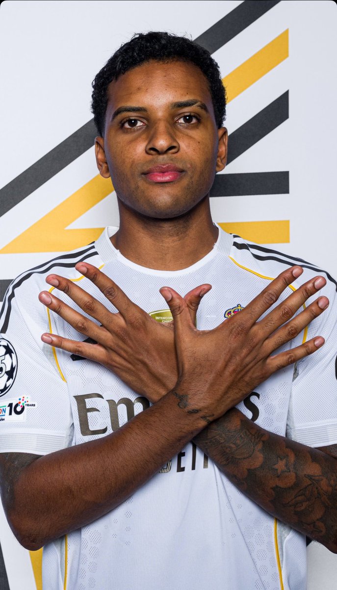 🚨🚨🚨🚨🚨💣💣💣عاااجل :

الصورة الرسمية لـ الفما حاجة رودريغو بقميص ريال مدريد في دوري أبطال أوروبا 🤍🤍