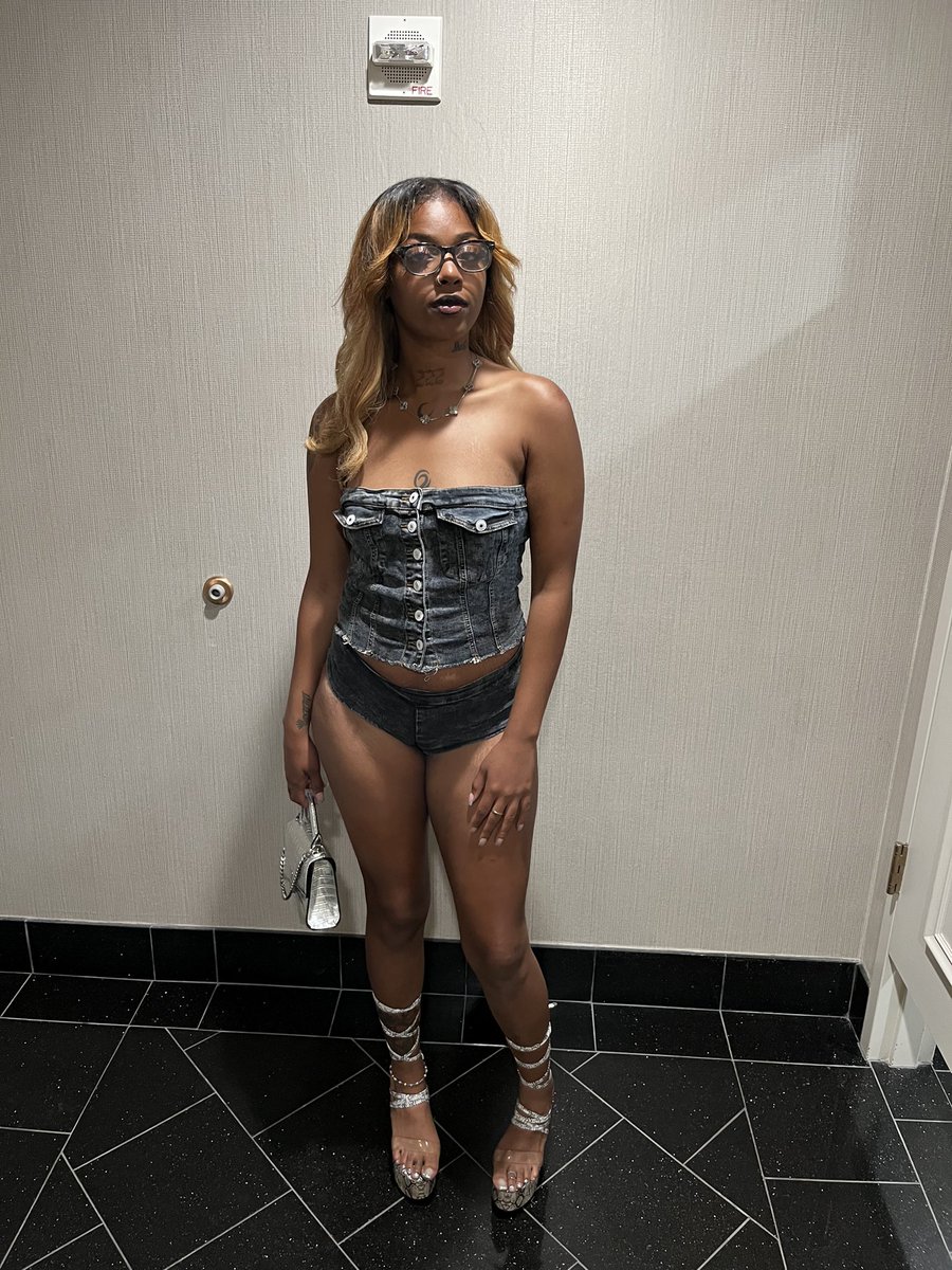 AmityJ_'s tweet photo. who birthday ? All that Cake 🤭✨ https://t.co/c2li7FhDZz