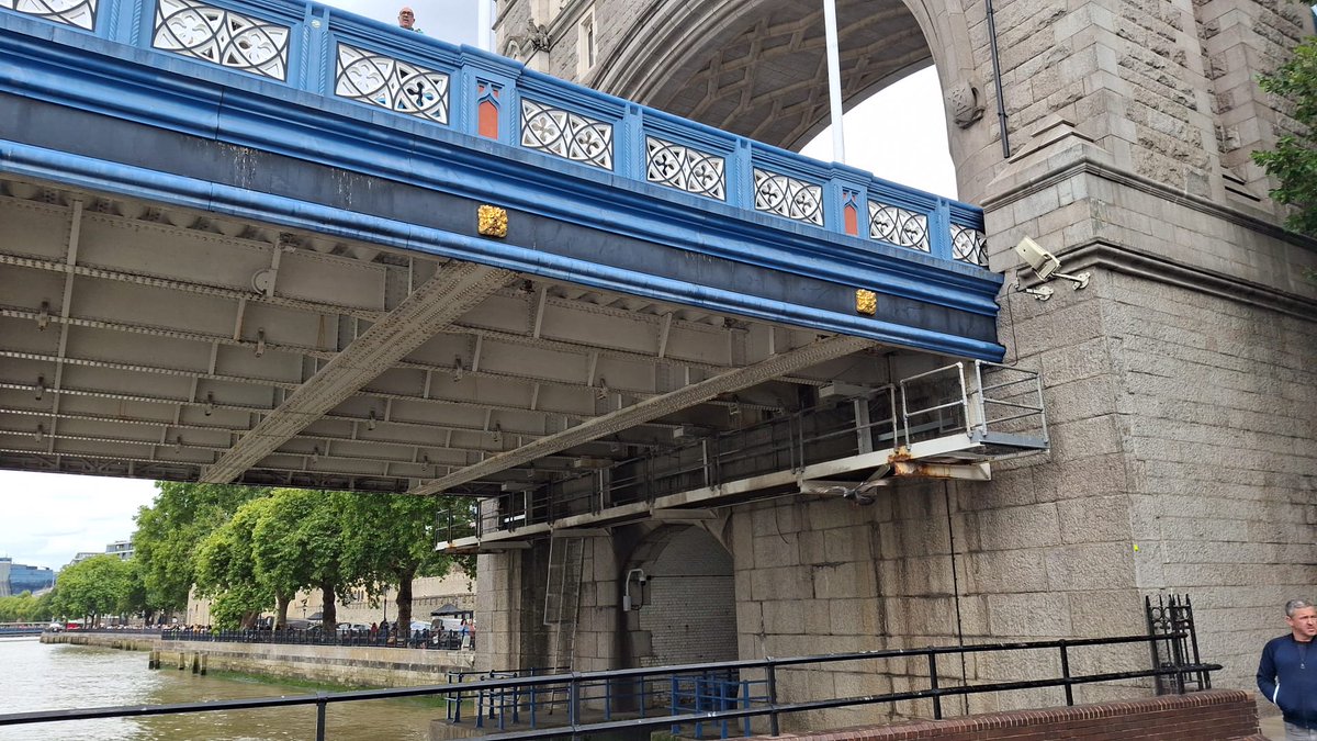 Knowledge of London (@knowledgepoint) on Twitter photo Dead Man's Hole is a historical alcove located under the north side of Tower Bridge, near the Tower of London, that served as a temporary mortuary during the Victorian era to hold bodies that washed ashore from the river Thames and now no longer in use. Dead Man's Hole is a historical alcove located under the north side of Tower Bridge, near the Tower of London, that served as a temporary mortuary during the Victorian era to hold bodies that washed ashore from the river Thames and now no longer in use.