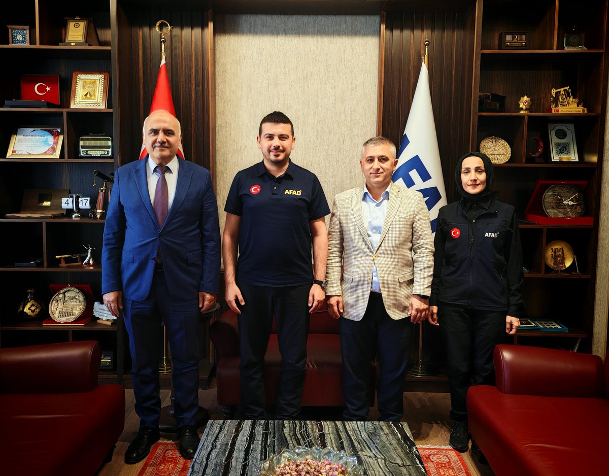 AFAD Barınma ve Yapım İşleri Genel Müdürümüz Sn. Ahmet Nehar Poçan’ı İlçe Başkanımız Güray Altunay ile birlikte ziyarette bulunduk.

Sayın Genel Müdürümüze misafirperverliklerinden ve ilçemize sundukları destekten ötürü teşekkür ediyorum.

Bizler inanıyoruz ki; devletimizin güçlü