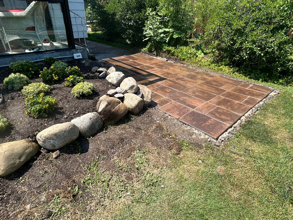 kd_LandAlbany's tweet photo. What was once an empty spot is now a cozy outdoor corner 🌿
A clean patio, neat rock edging, and a fresh garden bed brought balance and beauty back to this yard.
📞 Call us today: 518-405-6032

#KDLandscaping #BackyardUpgrade #PatioDesign #OutdoorLiving #YardRefresh #GardenGlow https://t.co/UribGCuMrv