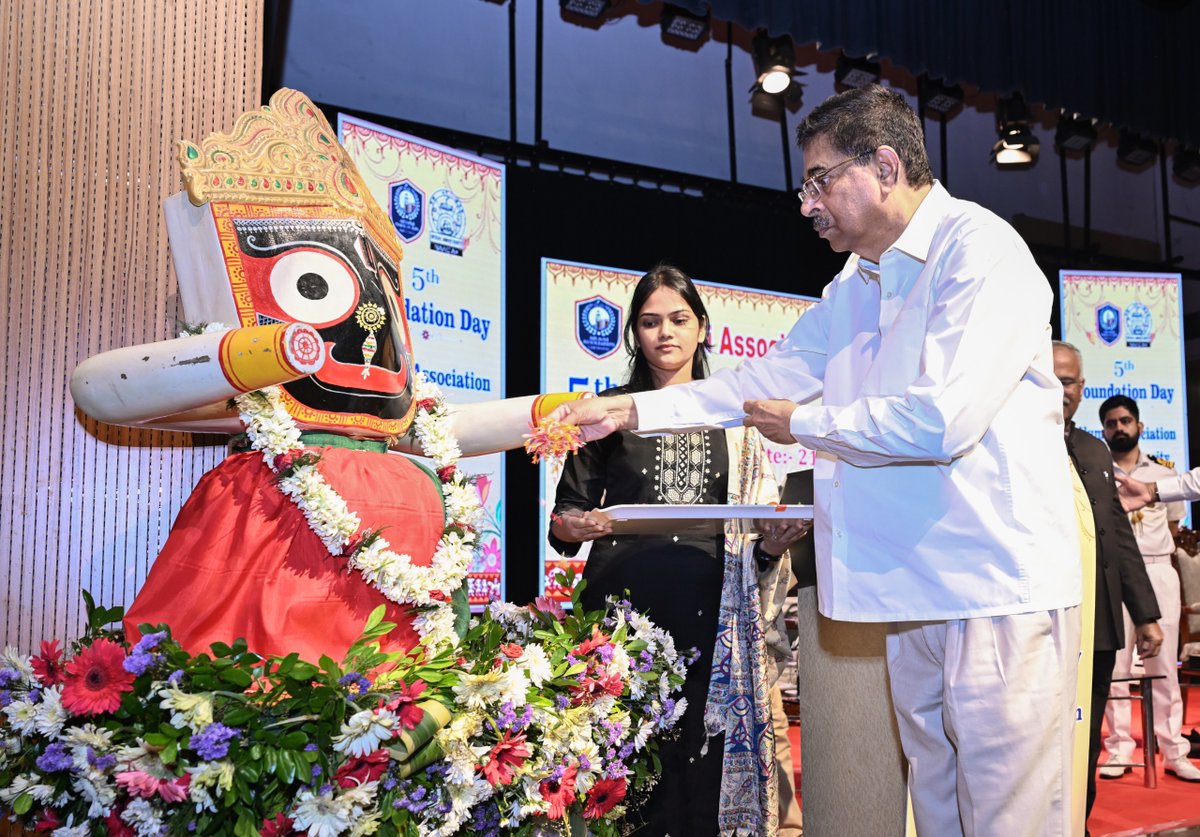 Hon’ble Governor Dr. Hari Babu Kambhampati graced the 5th Annual Function &amp; Foundation Day of the Alumni Association – Utkal University at MKCG Auditorium, Vani Vihar, Bhubaneswar today.

Hon’ble Governor highlighted the role of education and alumni in shaping society.
